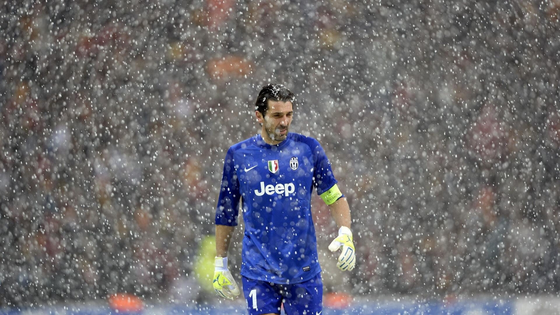 亚冠联赛中国队逆袭 球迷现场气氛热烈，亚冠的中国球队